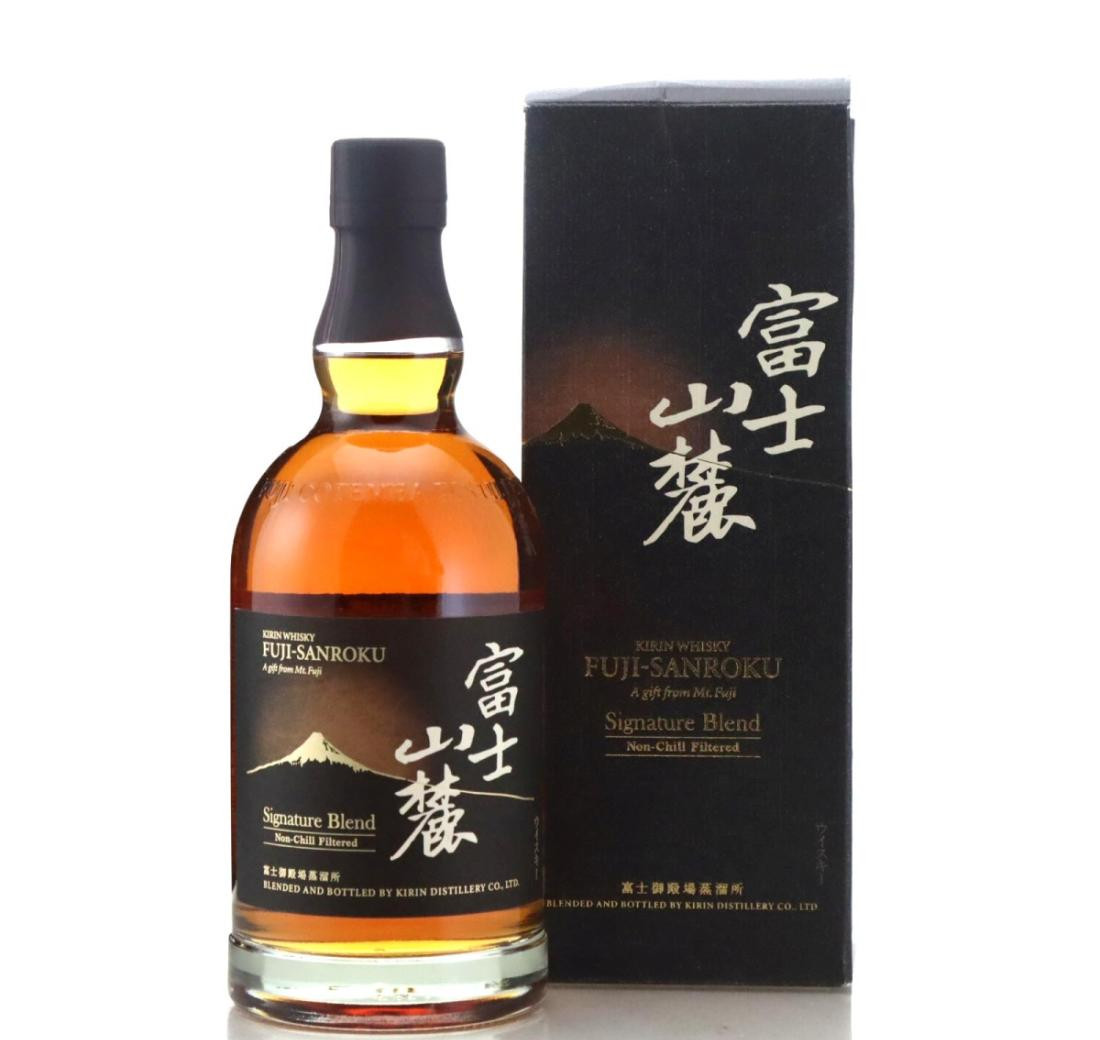Fuji-Sanroku Signature Blend – whisky bottle